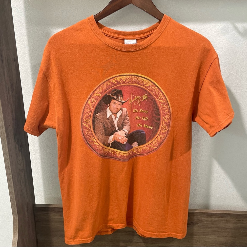 Vintage Mickey Gilley Seventeen #1 Hits Size Medium Orange Shirt Gildan
